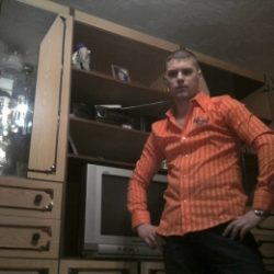 Спортивный парень из . Ищу девушку для встреч.